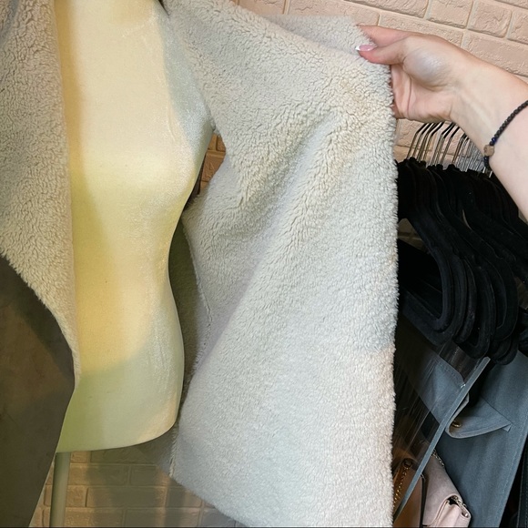 Vest - Picture 4 of 7